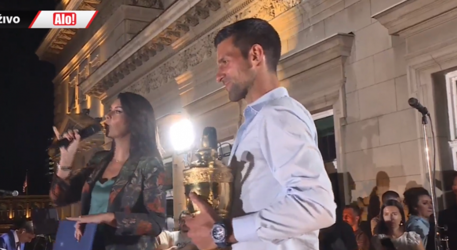 NOVAK UZ HIMNU BOŽE PRAVDE IZAŠAO NA BALKON Đoković se obratio naciji: Ovo su najlepši trenuci u životu (VIDEO)