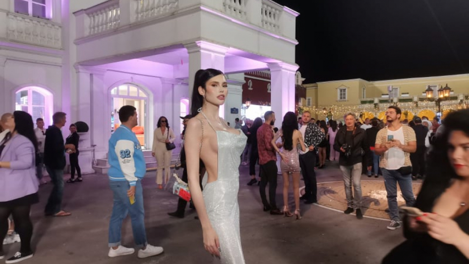 SKANDALOZAN POTEZ TRUDNE BIVŠE ZADRUGARKE Gole slike prodaje na sajtu za odrasle, javnost zgrožena!