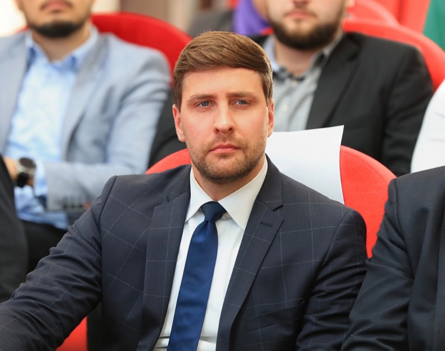 NOVI MINISTAR BEZ PORTFELJA JE OPASAN FRAJER Dame ga nazivaju sandžačkim draguljem!