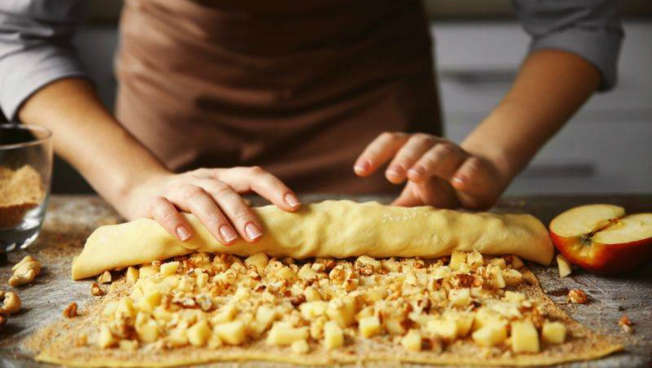 Kao kolač: Pita sa jabukama i orasima