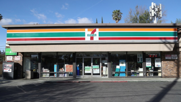 DVE OSOBE UBIJENE, A TRI RANJENE Krvavi obračun u Kaliforniji, pucnjava u četiri prodavnice (VIDEO)