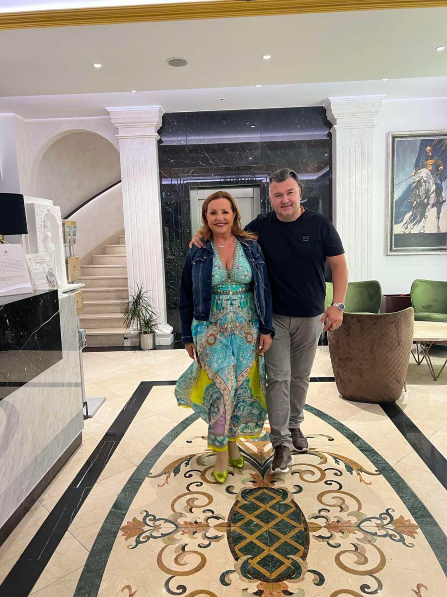 Bekuta obula hit sandale u koje su svi gledali! (FOTO)