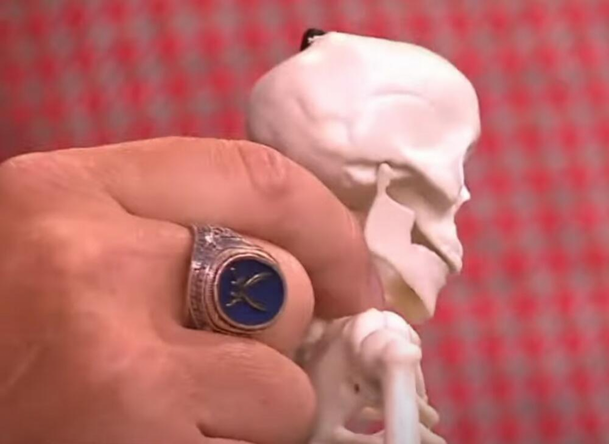 REŠAVA JEDNIM POTEZOM Ovo je doktor koji je nameštao vrat čoveku koji je nakon tretmana pao u komu i umro