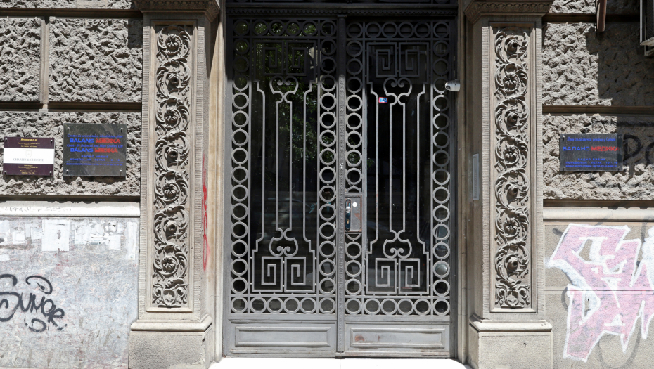 BEŽANIJA Posle smrti pacijenta zatvorena klinika u centru Beograda: Nestali hiropraktičar i medicinsko osoblje (FOTO)