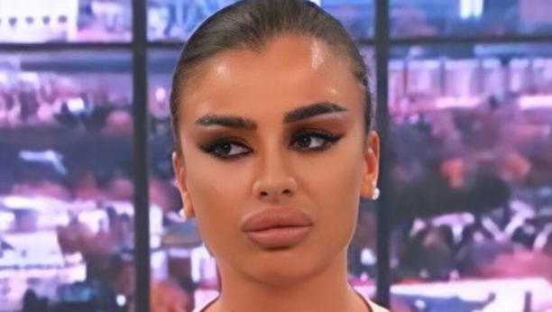 SEVALE VARNICE Ana Jovanović i Sanja Grujić zakopale ratne sekire, lumpovale na splavu, a društvo im je pravio ovaj zgodni zadrugar