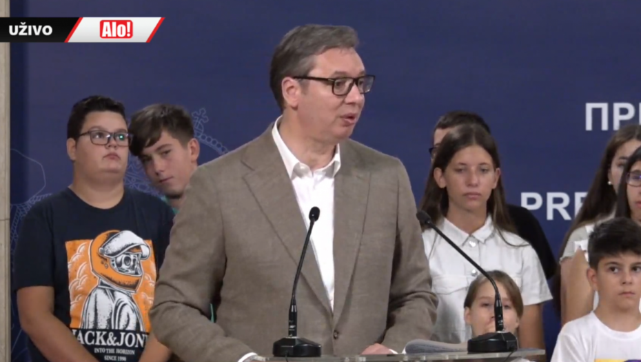 PREDSEDNIK PRIMIO SRPSKU DECU IZ REGIONA "Želim vam da uživate u najlepšem hramu, Hramu Svetog Save, zološkom vrtu, stadionima" (VIDEO)