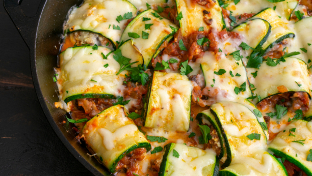 RECEPT ZA ROLOVANE TIKVICE SA MESOM Toliko je sočno da se topi u ustima, pravi letnji ručak za celu porodicu!