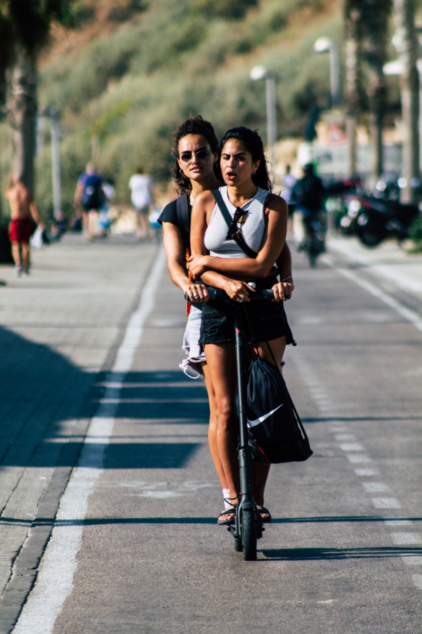 KAZNE I DO 120.000 DINARA Ističe rok za registraciju trotineta, evo šta zakon kaže za kretanje po trotoaru