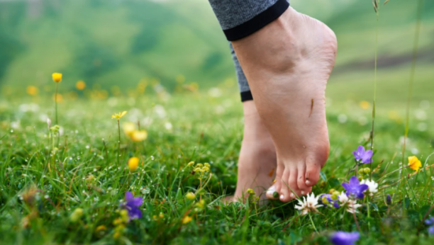 ZAŠTO SE KAŽE USTAO NA LEVU NOGU? Narodno verovanje ima potpuno dugačiju simboliku, sledeći put ćete dobro razmisliti kad ovo izgovorite