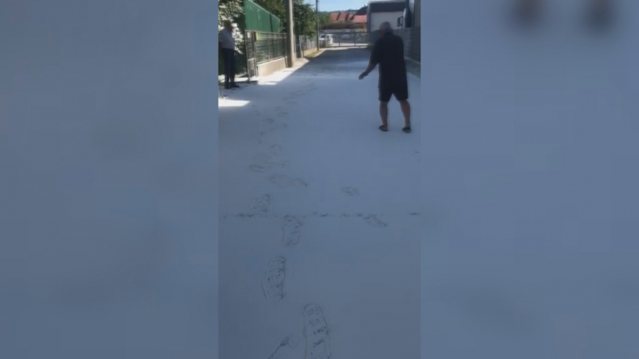 ZABELELO SE KAO USRED ZIME! Građani Čačka: Ceo voćnjak i dvorište su beli, čudo neviđeno! (FOTO/VIDEO)