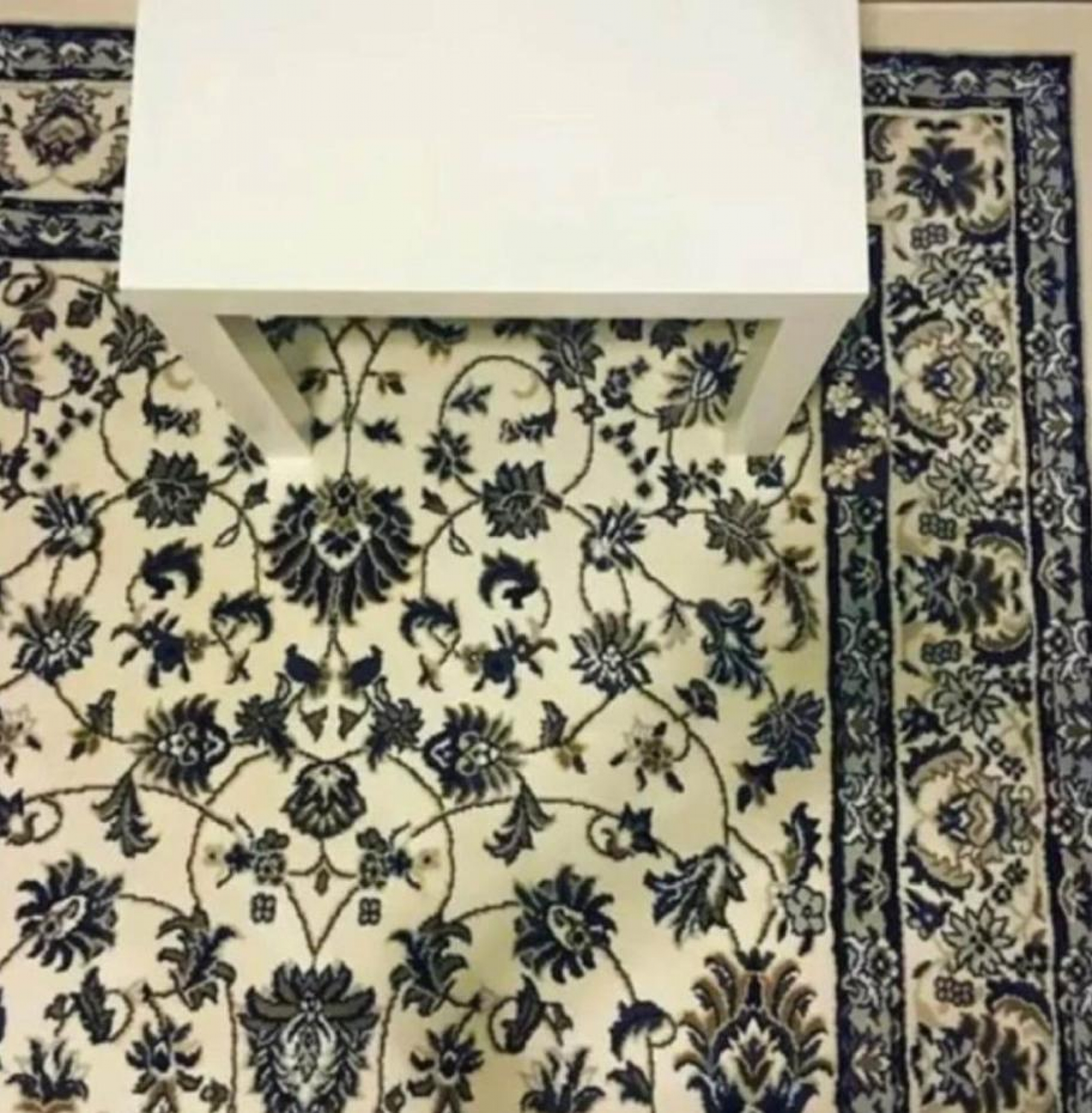 NAJTEŽA OPTIČKA ILUZIJA IKAD Samo 1 odsto ljudi uspe da za 30 sekundi ugleda skriveni telefon