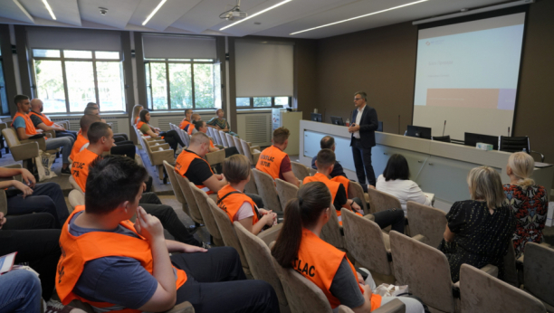 PRVA SEZONA OBUKE ZA MLADE RAFINERCE Srednjoškolci iz Pančeva i Zrenjanina na praksi u NIS-u