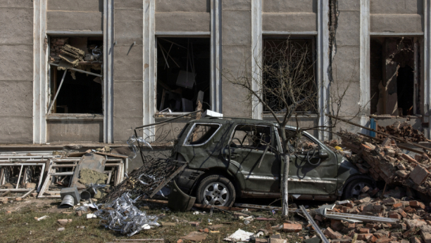 RUSI TVRDE: U ukrajinskom granatiranju uništena škola u Izjumu