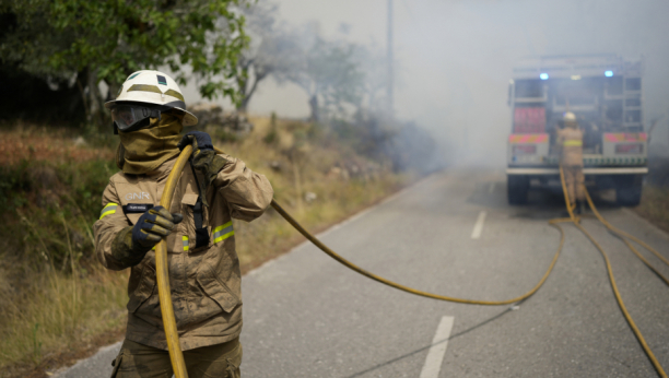 BESNI POŽAR NAKON UDARA GROMA U NAFTNO SKLADIŠTE: Na Kubi 17 vatrogasaca vodi se kao nestalo