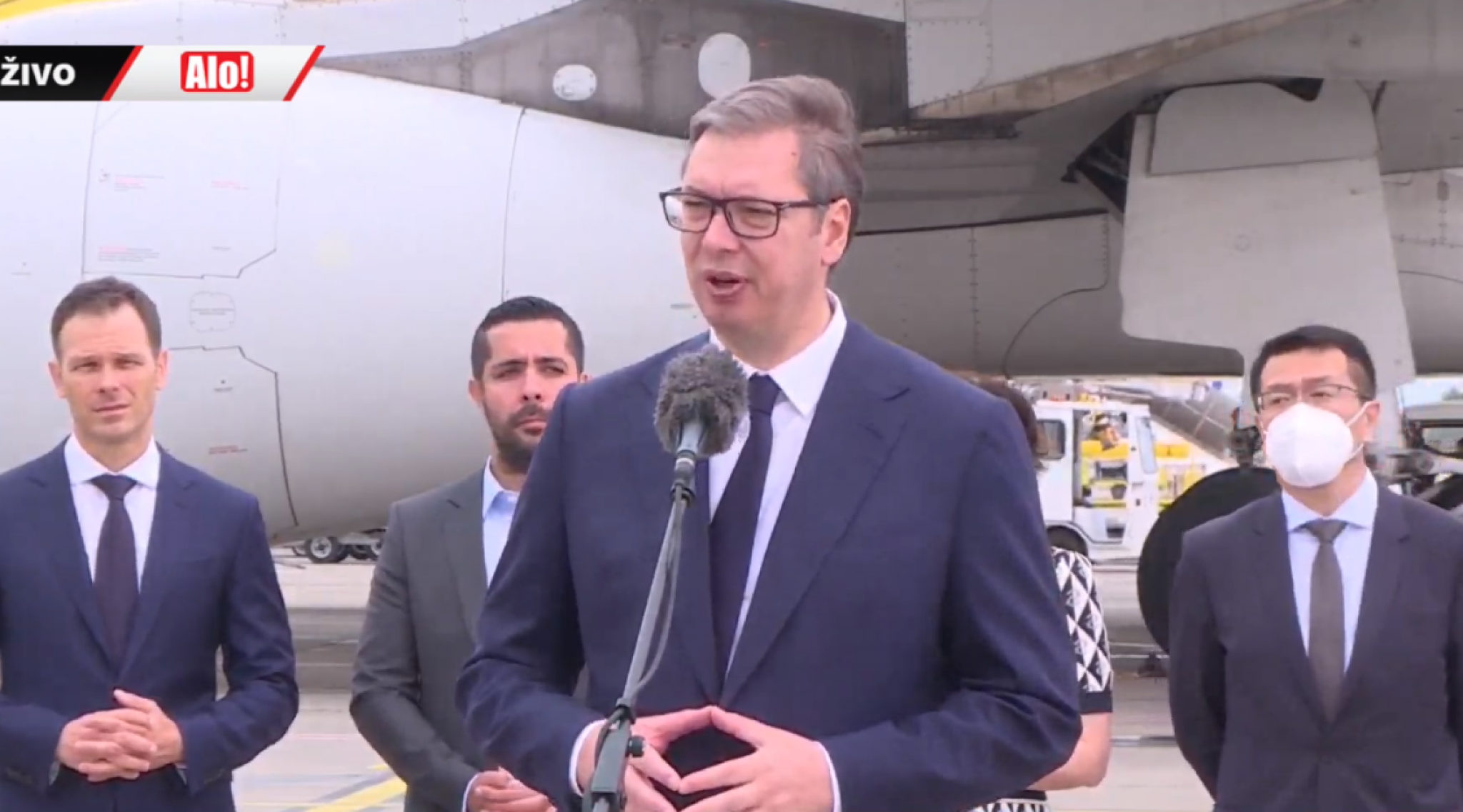 PREDSEDNIK VUČIĆ NA DOČEKU LETA IZ PEKINGA Od Srbije pravimo zemlju otvorenih šansi (VIDEO)