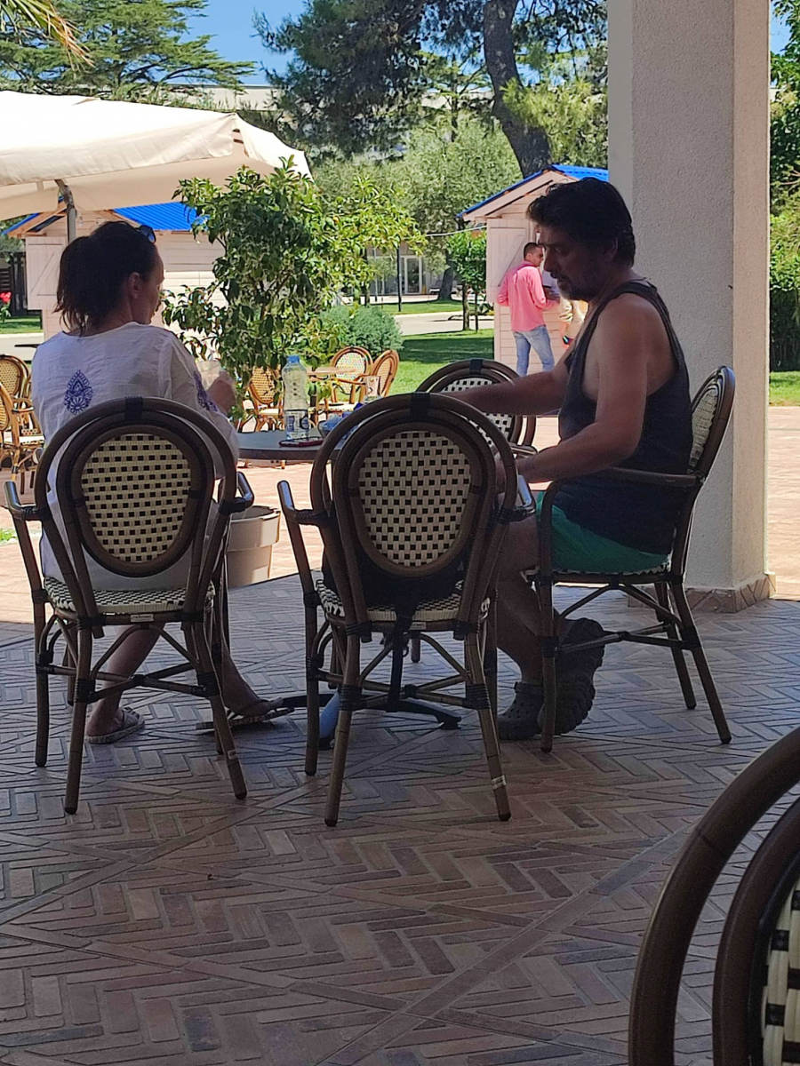 ALO! PAPARAZZO Glumački par uhvaćen u nezgodnoj situaciji na letovanju (FOTO)