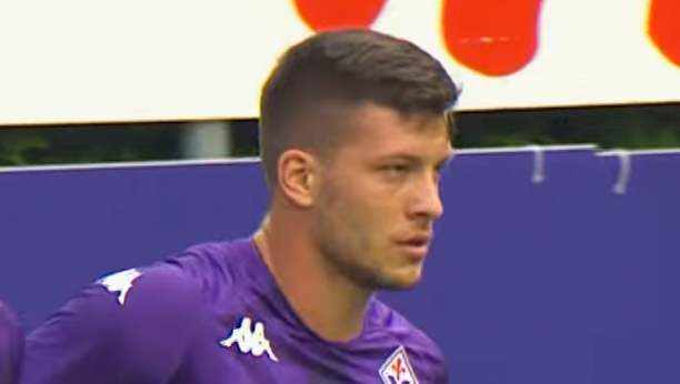 LJUDI SVAŠTA KOMENTARIŠU, ONA JE NJEGOV IZBOR Majka Luke Jovića prvi put progovorila o snajki Sofiji, tužna je, a ovo je razlog