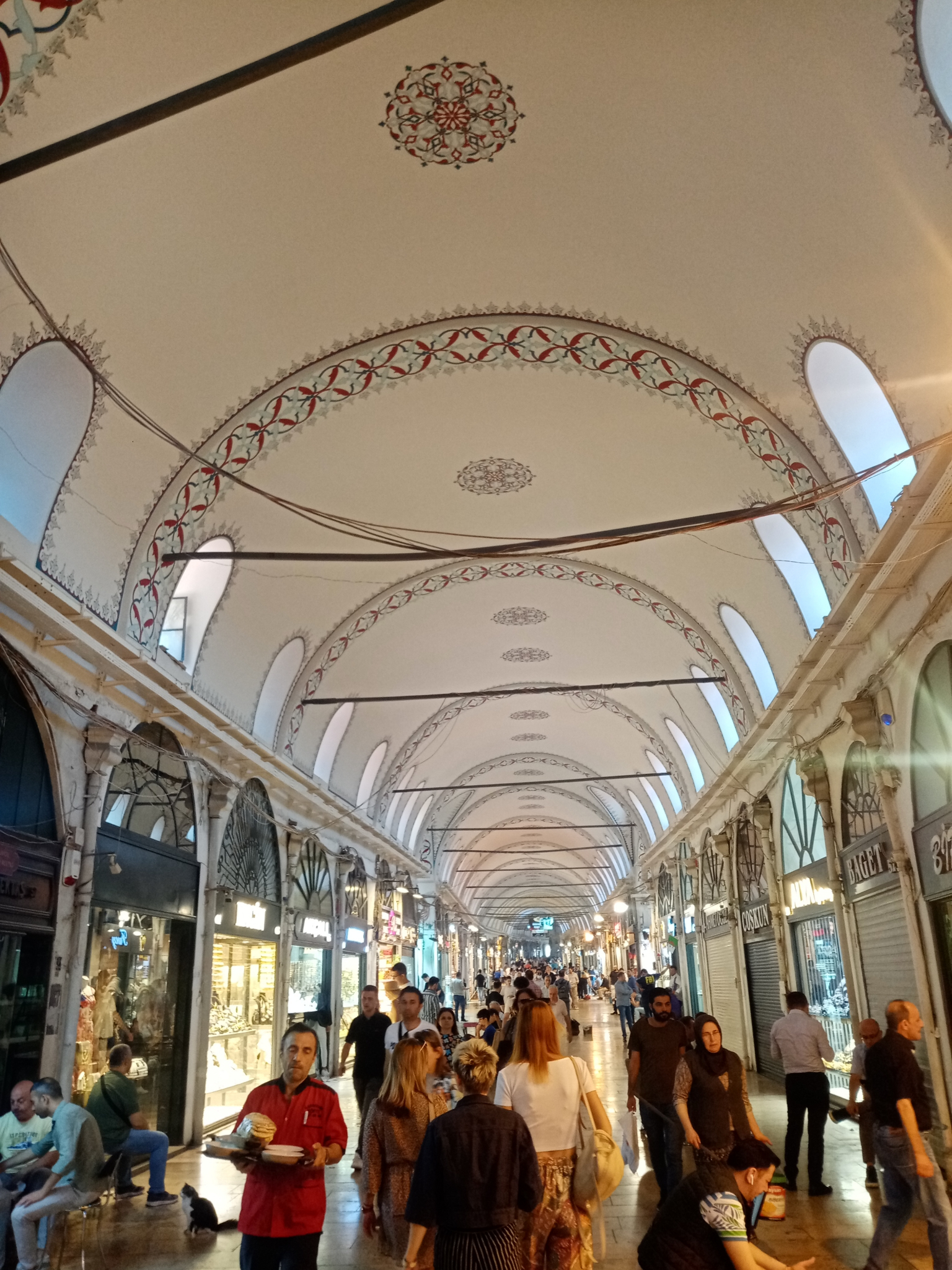 ALO! U ISTANBULU Raj za kupoholičare i za ljubitelje tradicije : Moderna bajka na Bosforu