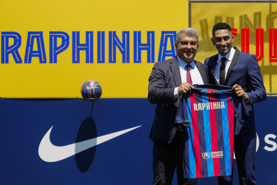 LJUBAV U BARSELONI Brazilac i pod suncem Mediterana ima najslađu podršku: Kakav sočan poljubac na Nou Kampu