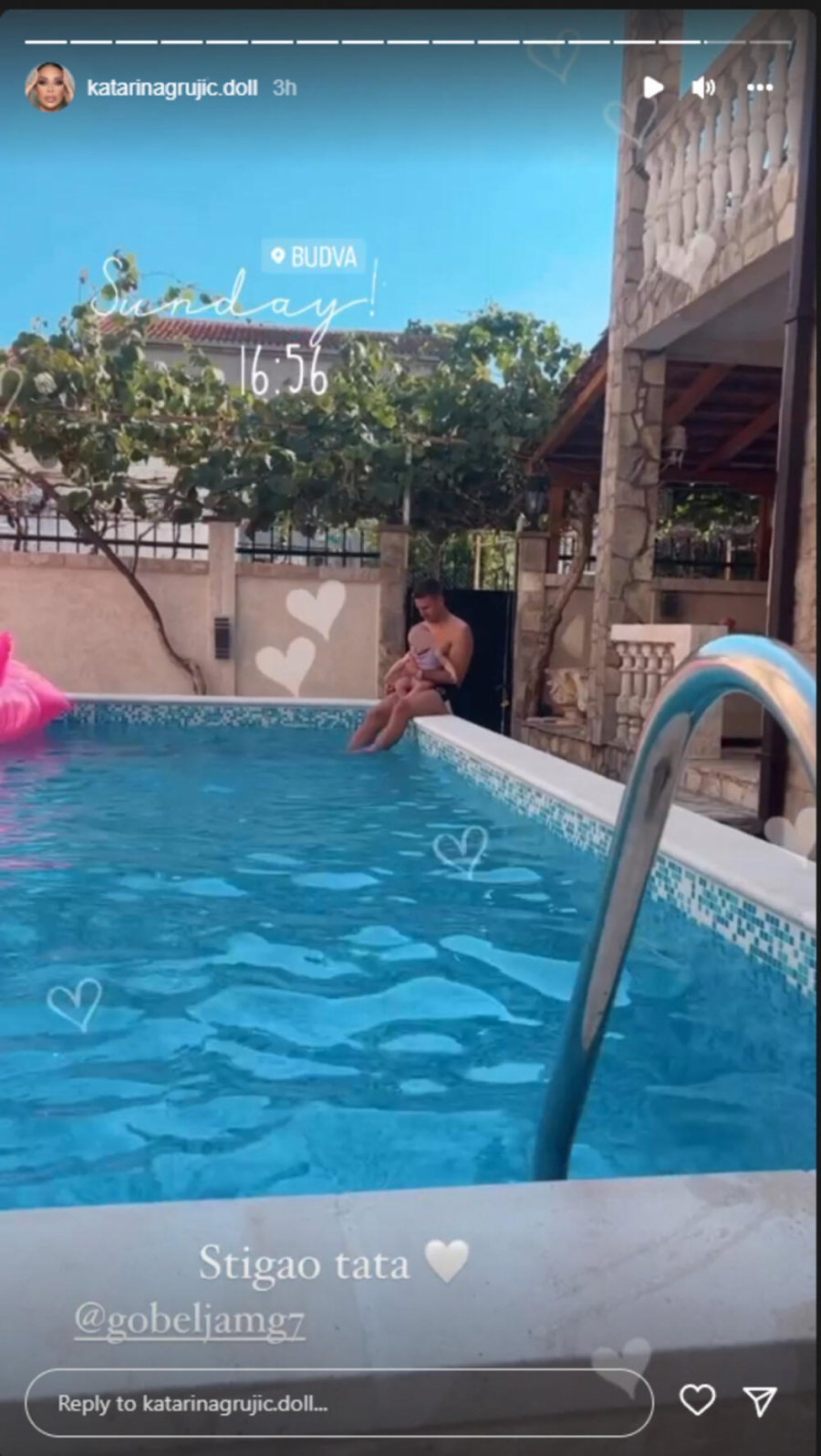 STIGAO I TATA Evo u kakvom luksuzu letuju Kaća i Gobelja sa ćerkom u Budvi, jedan detalj su svi primetili (FOTO)