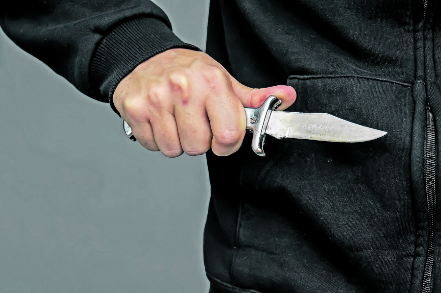 ŠOKANTNO! UHAPŠEN SRPSKI FUDBALER U BANJA LUCI Posvađao se s drugom dok su igrali igrice, pa ga preklao nožem!