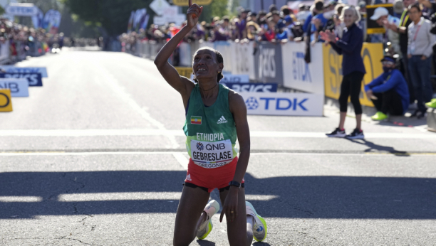 DOMINACIJA ETIOPLJANKE Gebreslase osvojila zlatnu medalju u maratonu na SP