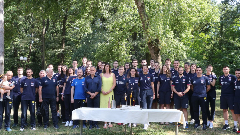 NIJEDNOG TRENUTKA SE NISMO PREDALE Odbojkašice donele medalju u Beograd (FOTO)