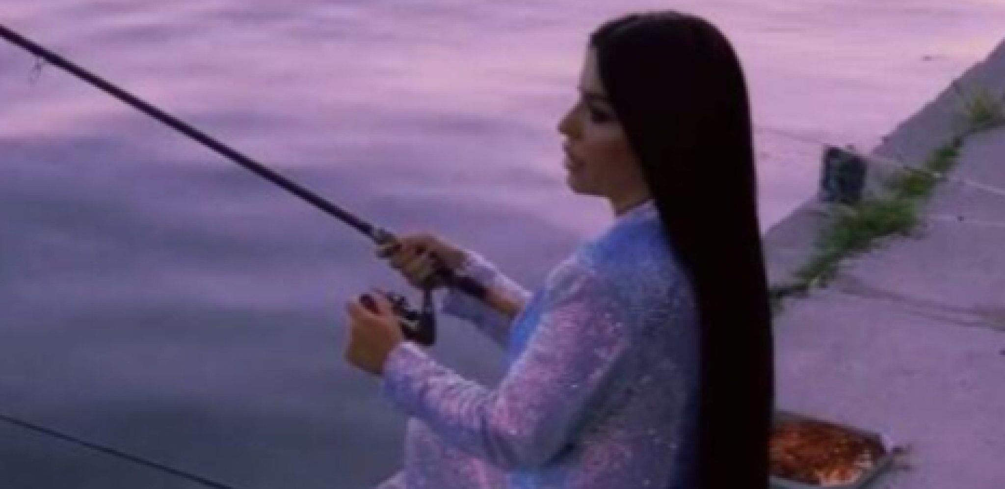 SEKA ALEKSIĆ PECA U ELEGANTNOJ HALJINI Pevačica sela, uzela štap i zabacila, snimak sve oduševio (VIDEO)