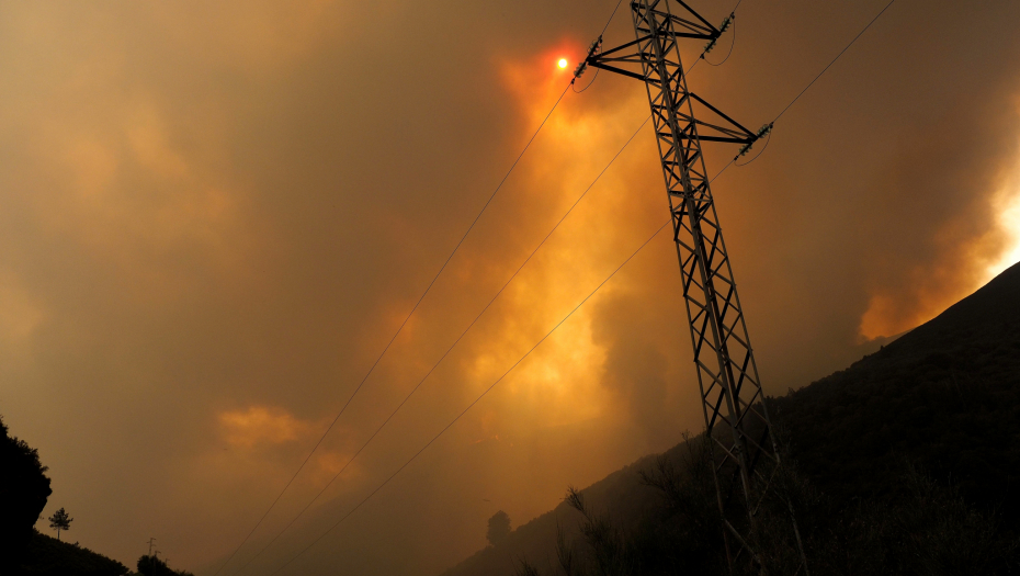 EVROPA U PLAMENU Požari gutaju popularna letovališta, na stotine ljudi evakuisano (VIDEO)