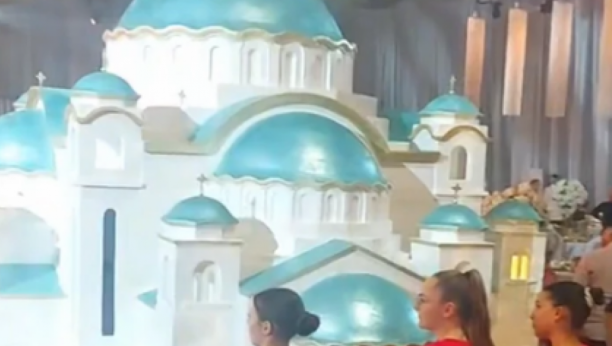 TORTA VELIKA KAO KUĆA Bugarska svadba je mala maca za ovo krštenje u Beogradu, a tek kada vidite BILBORD ostaćete bez teksta!(VIDEO)