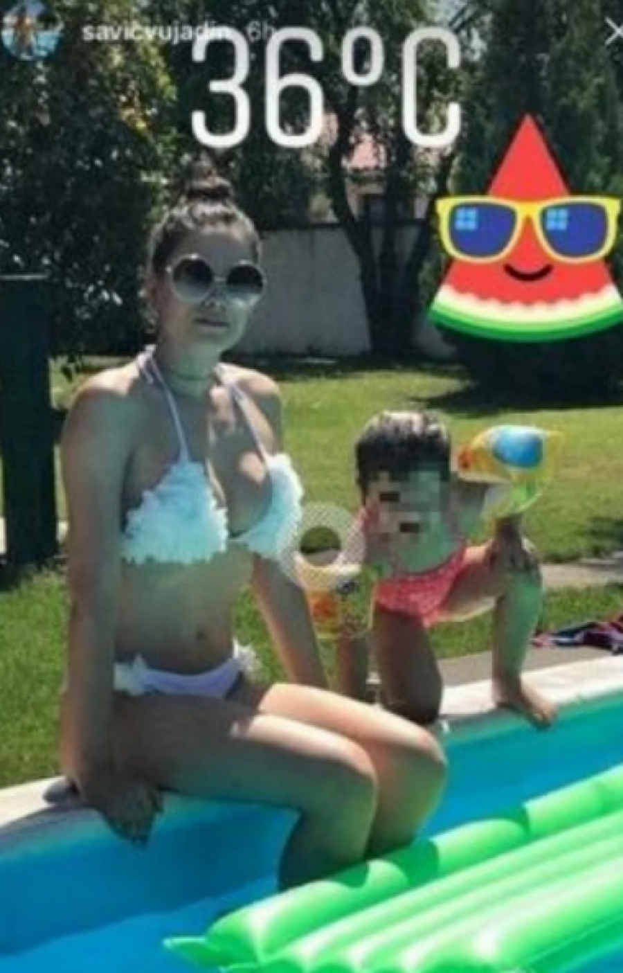 MAJKA ČETVORO DECE Mirka Vasiljević objavila fotografiju u bikiniju i niko ne veruje da glumica ovako izgleda (FOTO)