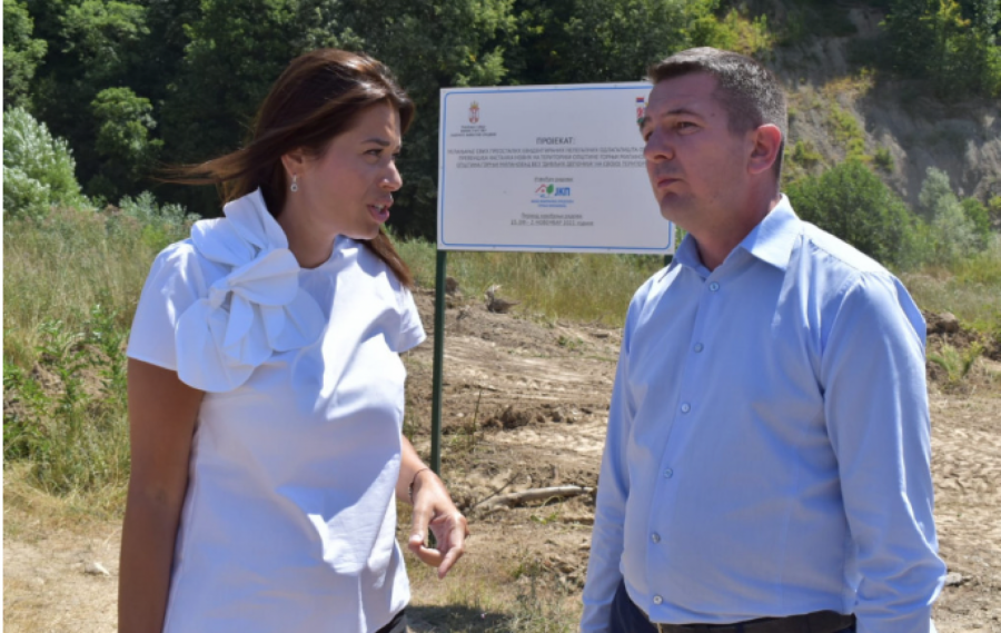 VUJOVIĆ U GORNJEM MILANOVCU Ministarka Vujović obišla početak radova na izgradnji kanalizacione mreže (FOTO)