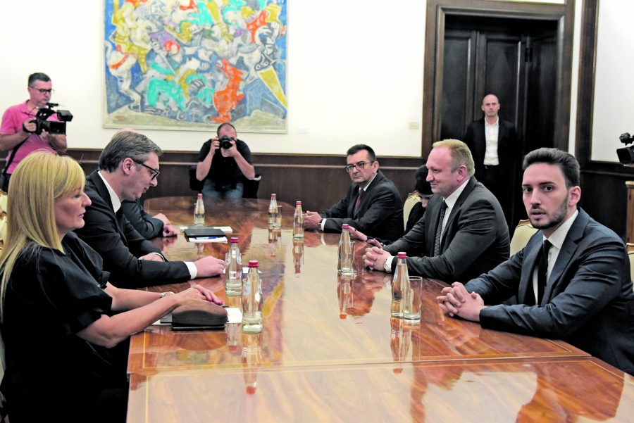 BESNI VUK NAPAO ĐILASA ZBOG VUČIĆA! Španska serija se nastavlja, opozicionari I njihovi simpatizeri opleli po nekadašnjem vođi