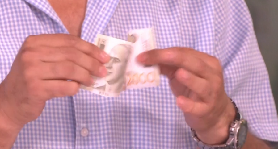 NE DAJTE DA VAS PREVARE Stručnjaci objasnili razliku između pravog i falsifikovanog novca, a evo kako se lažna novčanica ponaša na svetlu