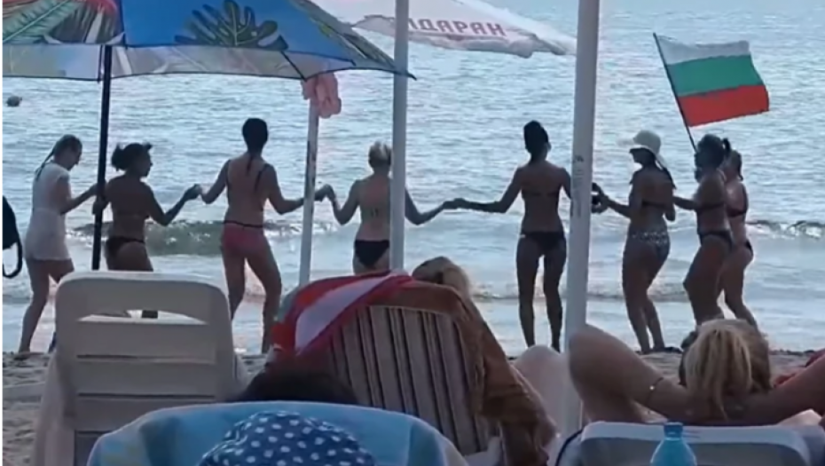 SNIMAK BUGARSKIH TURISTA SRUŠIO INTERNET Komšije zaigrale kolo na plaži, pršte komentari (VIDEO)