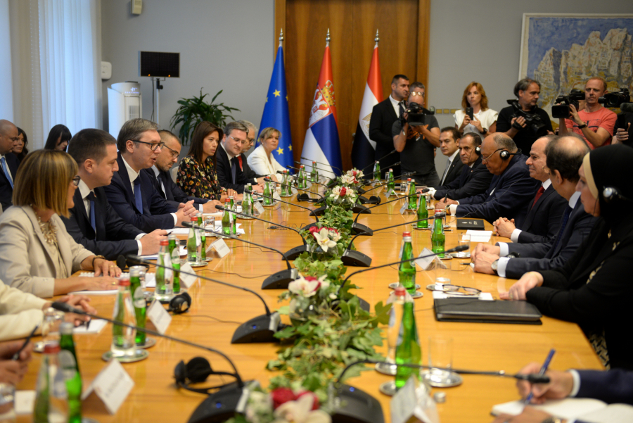 PREDSEDNIK EGIPTA POSETIO SRBIJU Vučić i Al Sisi u prijateljskom razgovoru najavili brojne projekte za Srbiju, potpisani važni memorandumi i deklaracije (FOTO/VIDEO)