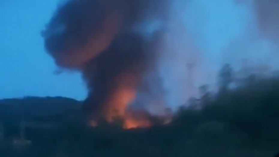 VELIKI POŽAR U RAKOVICI Gore vagoni i nisko rastinje, preko 25 vatrogasaca na terenu (VIDEO)