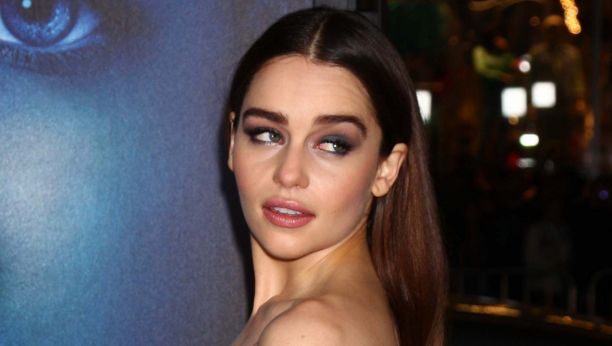 IZGUBILA PAMĆENJE, PUZALA OD BOLOVA Zvezdi serije 