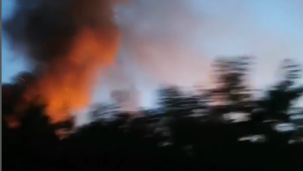 LOKALIZOVAN POŽAR U RAKOVICI Vatru je gasilo 25 vatrogasaca