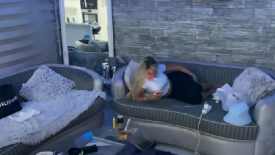 DALILA PROVOCIRA DEJANA? Mujićeva provozala auto zbog kojeg su se svađali (FOTO)