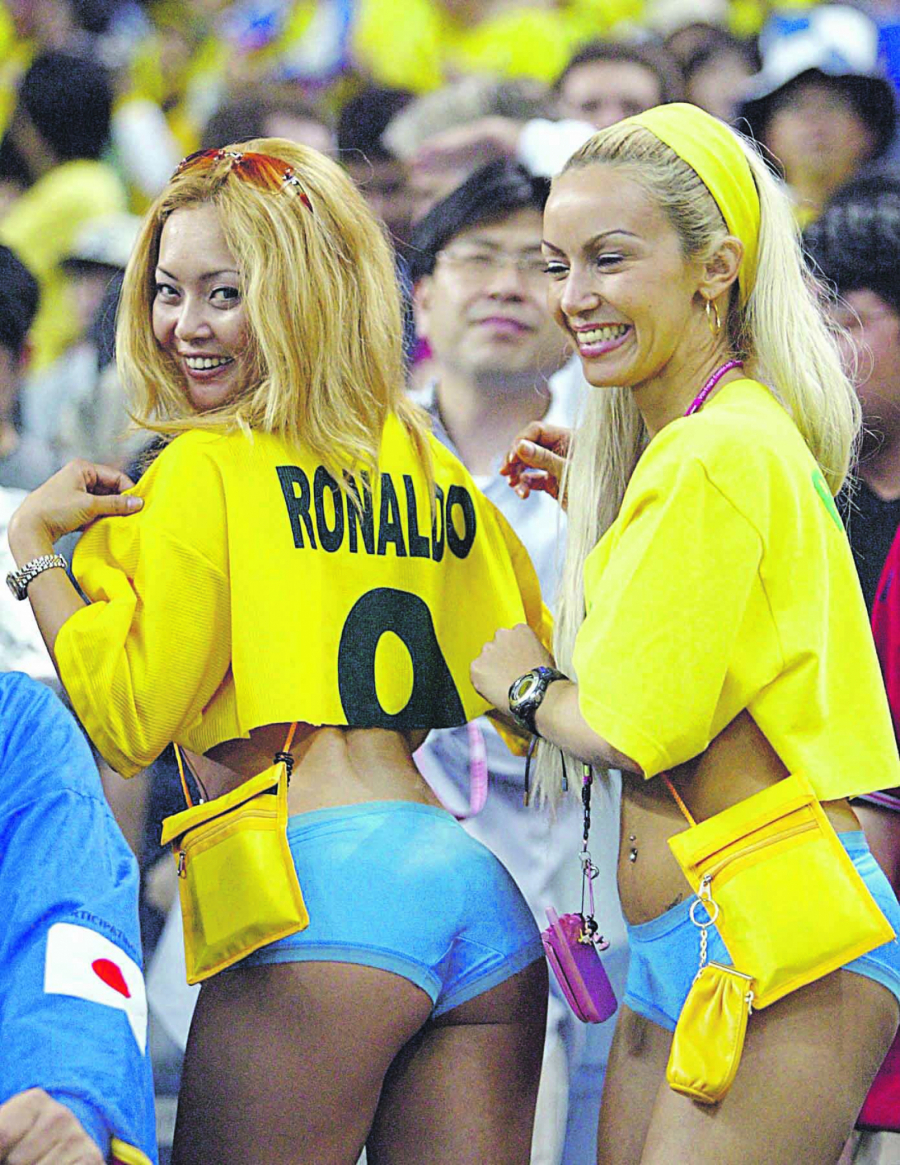 PAPARACO Legendarni brazilski fudbaler pokazao nikad veći stomak: Pojeo je loptu