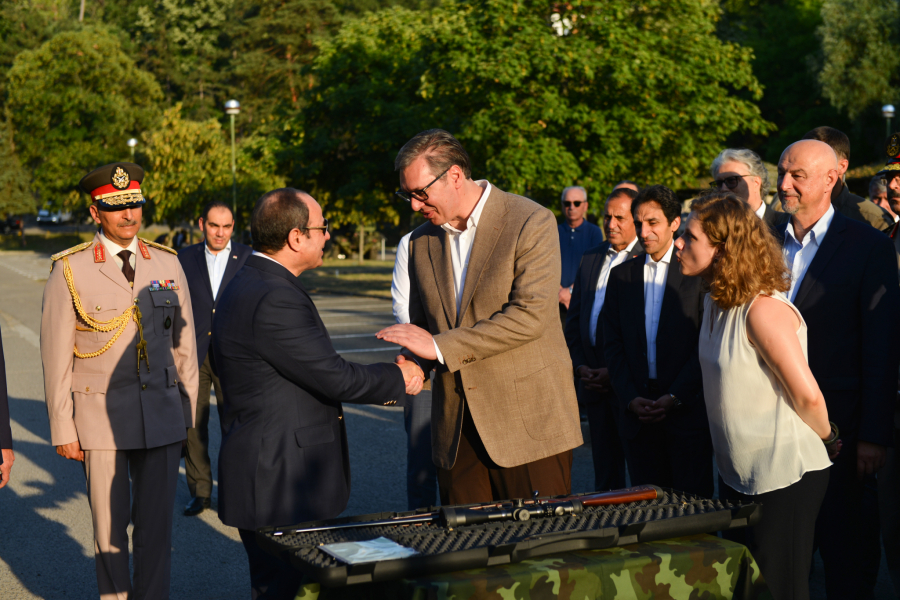 ZA NAJBOLJE LOVCE I NAJBOLJE LJUDE Pogledajte šta je Vučić poklonio egipatskom predsedniku (FOTO)