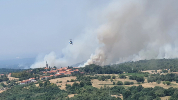 PRVI SNIMCI GAŠENJA POŽARA Srpski vatrogasci u Sloveniji, plamen zahvatio Renoški vrh! (FOTO/VIDEO)