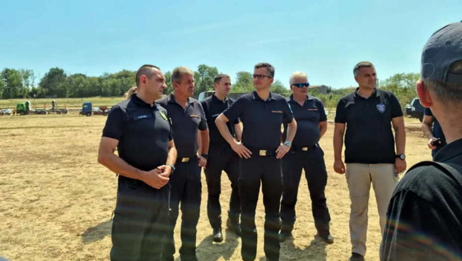 MINISTAR VULIN OBIŠAO PRIPADNIKE MUP-A SRBIJE U SLOVENIJI Srbija spremna da pomogne (FOTO/VIDEO)