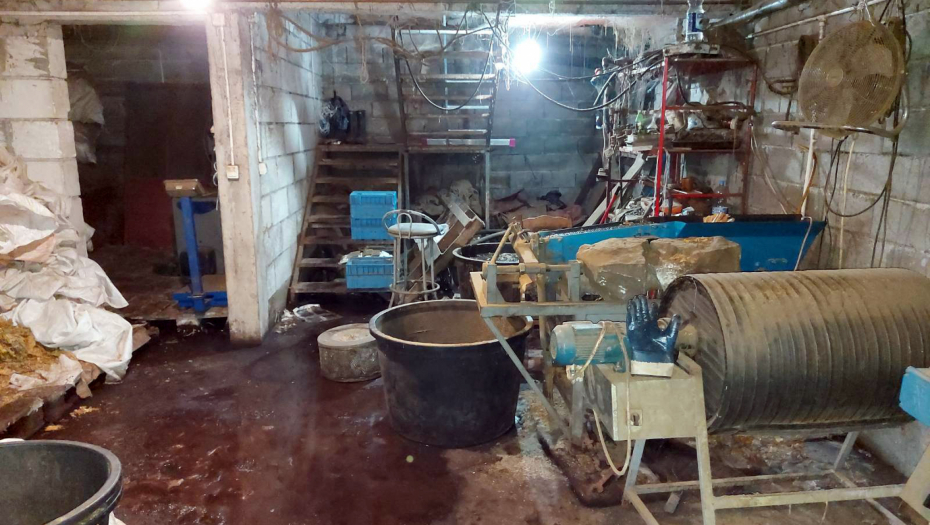 HILJADE LITARA NAFTE I STOTINE KILOGRAMA DUVANA Pripadnici MUP Srbije izvršili ozbiljnu zaplenu u Smederevu (FOTO)