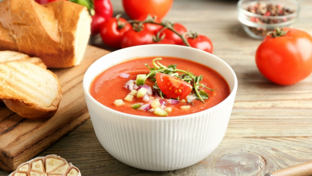 SPAS OD TROPSKE VRELINE Probajte Gaspačo čorbu, ledeno osveženje koje ćete obožavati!