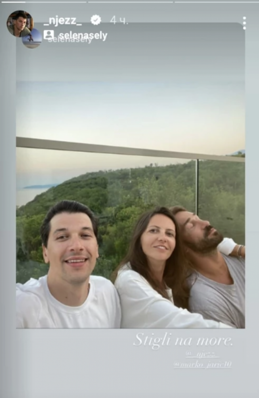 JARIĆEVA ĆERKA U DRUŠTVU VIKTORA SAVIĆA Provode se na moru, a evo koja devojka grli Marka (FOTO)