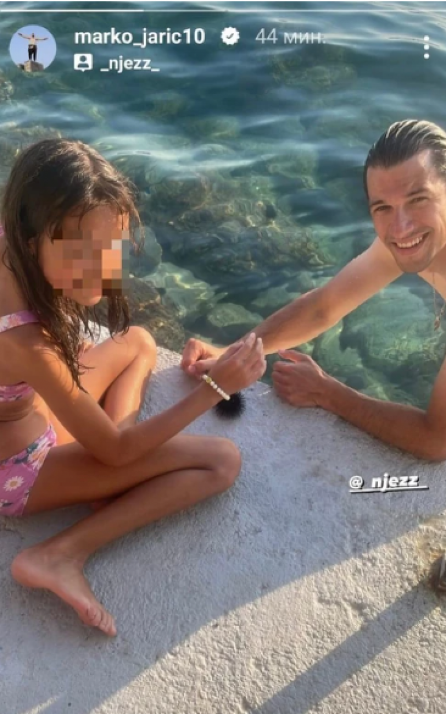 JARIĆEVA ĆERKA U DRUŠTVU VIKTORA SAVIĆA Provode se na moru, a evo koja devojka grli Marka (FOTO)