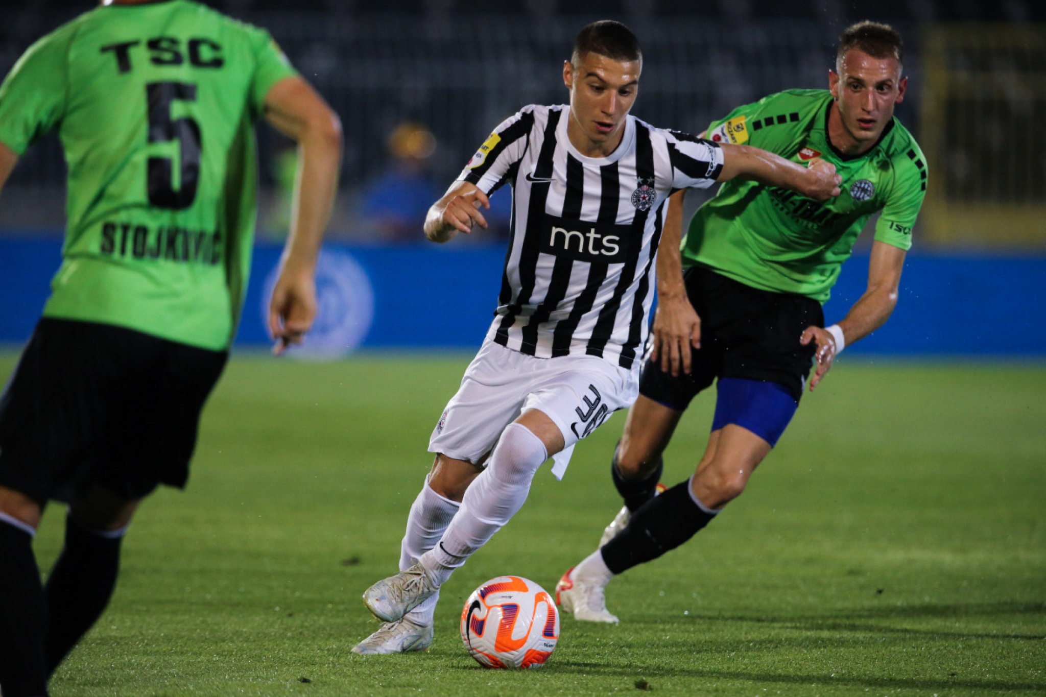 CRNO-BELI PONOVO ZAKAZALI Partizan nije uspeo da slavi u Humskoj, TSC odneo bod za Bačku Topolu