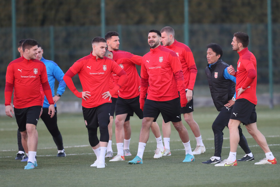 OVO JOŠ NISTE VIDELI Piksijev saradnik promoviše srpsku hranu: Mućkalica i paprikaš U FORMACIJI 4-3-3